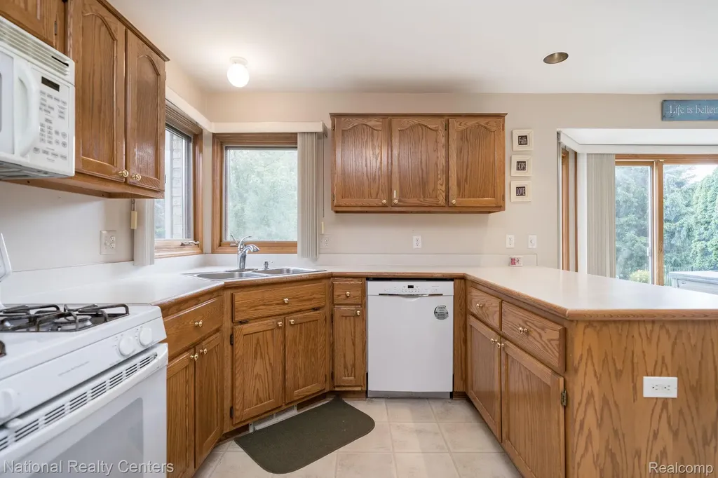 48634 Lafayette Drive Macomb Township MI 48044