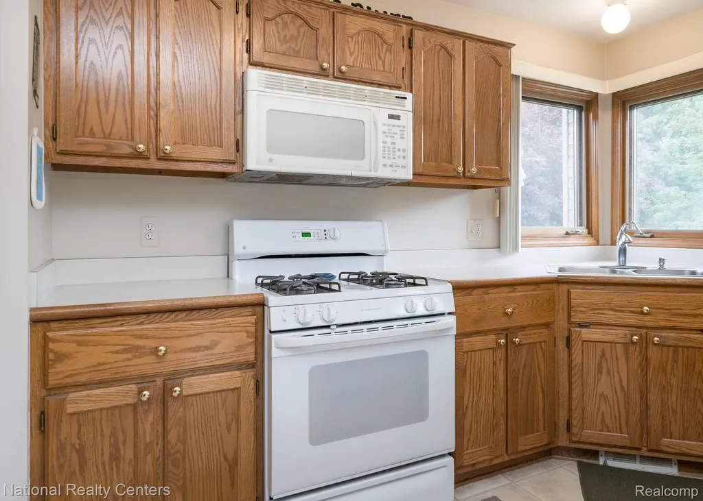 48634 Lafayette Drive Macomb Township MI 48044