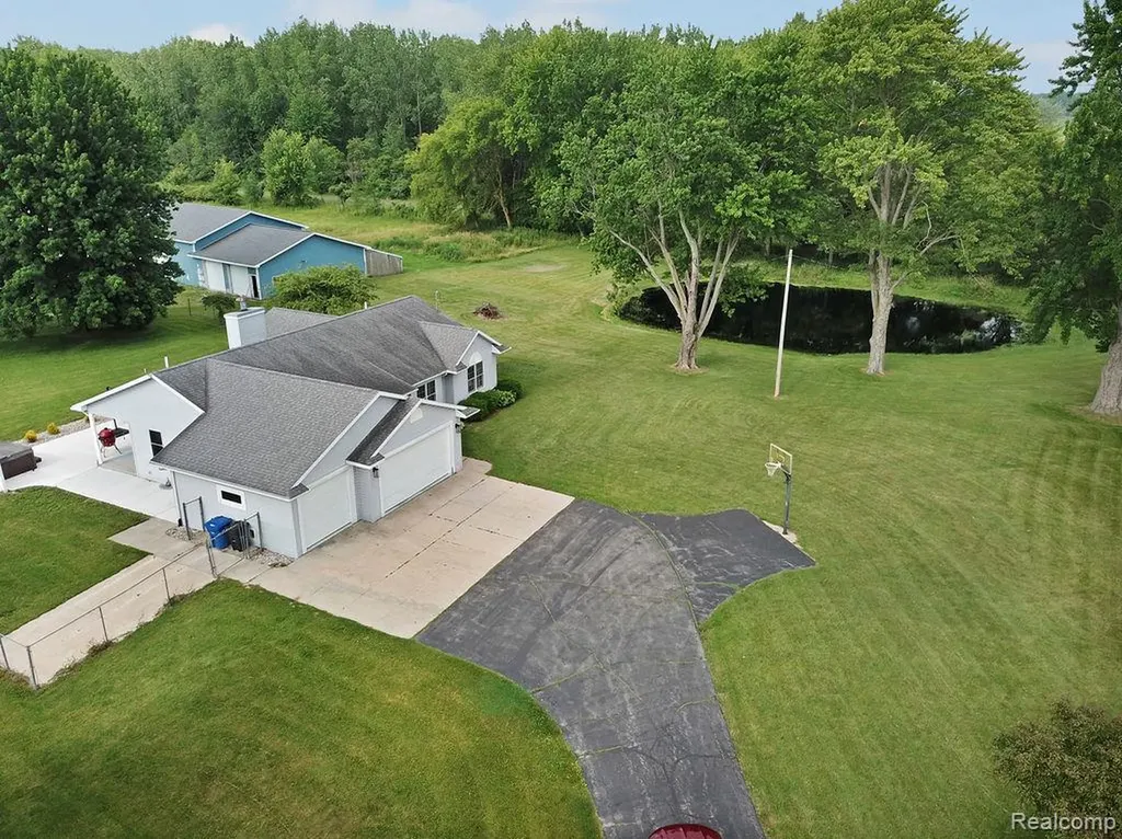 3334 E Freeland Road Ingersoll Township MI 48623