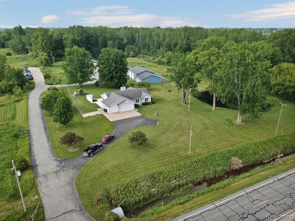 3334 E Freeland Road Ingersoll Township MI 48623