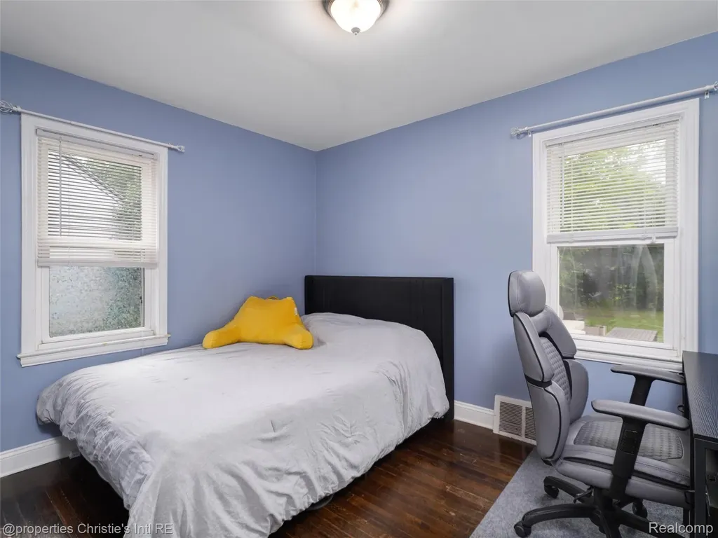 1864 Cummings Avenue Berkley City MI 48072
