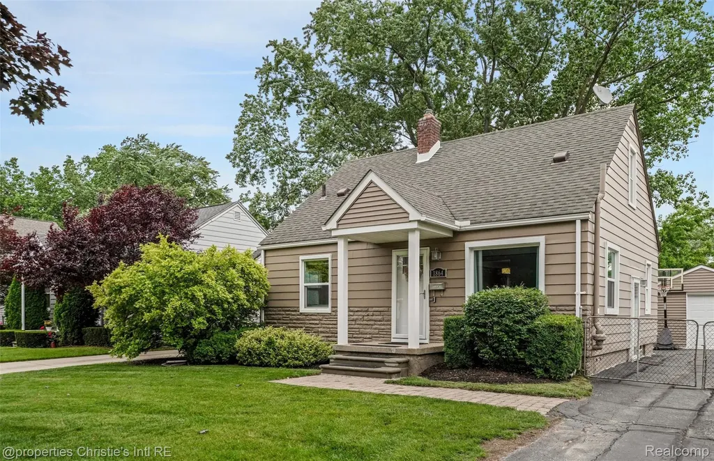 1864 Cummings Avenue Berkley City MI 48072