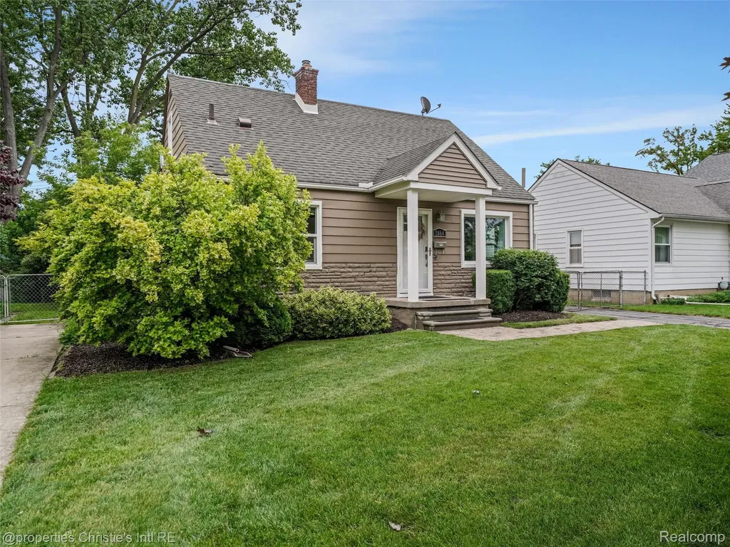 1864 Cummings Avenue Berkley City MI 48072