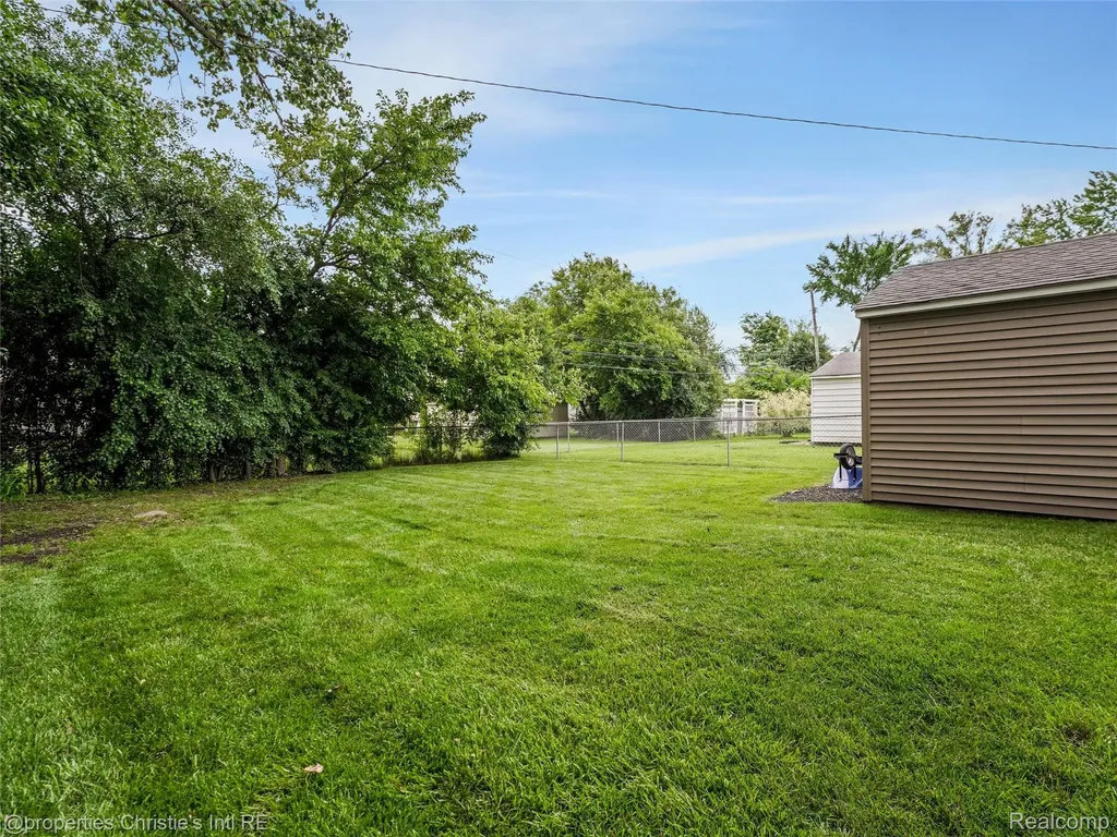 1864 Cummings Avenue Berkley City MI 48072