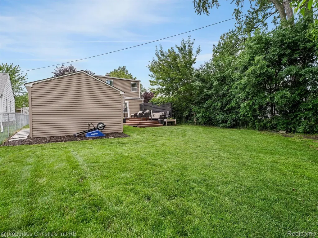 1864 Cummings Avenue Berkley City MI 48072