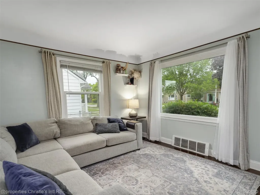 1864 Cummings Avenue Berkley City MI 48072