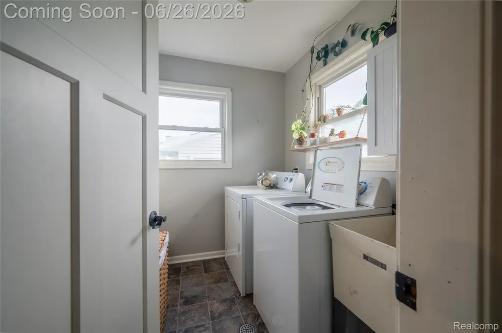 429 Dorothy Street South Lyon City MI 48178