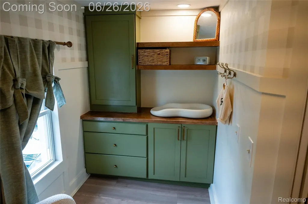 429 Dorothy Street South Lyon City MI 48178