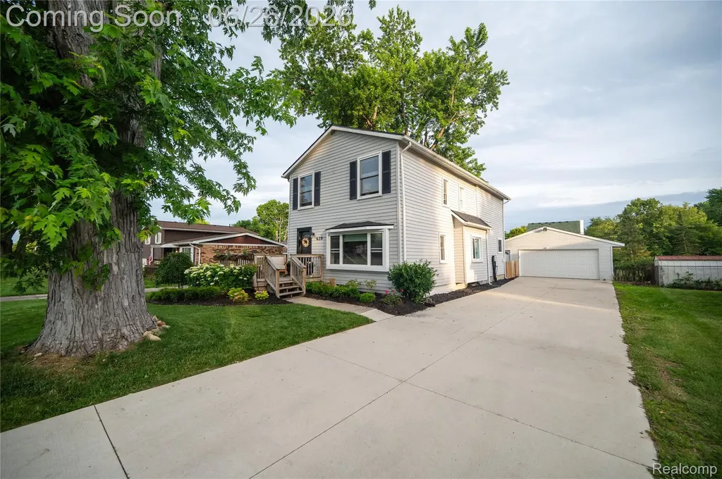429 Dorothy Street South Lyon City MI 48178