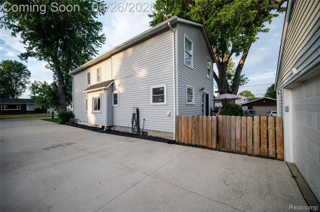 429 Dorothy Street South Lyon City MI 48178