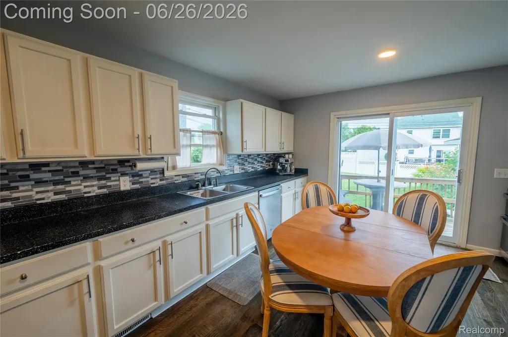 429 Dorothy Street South Lyon City MI 48178