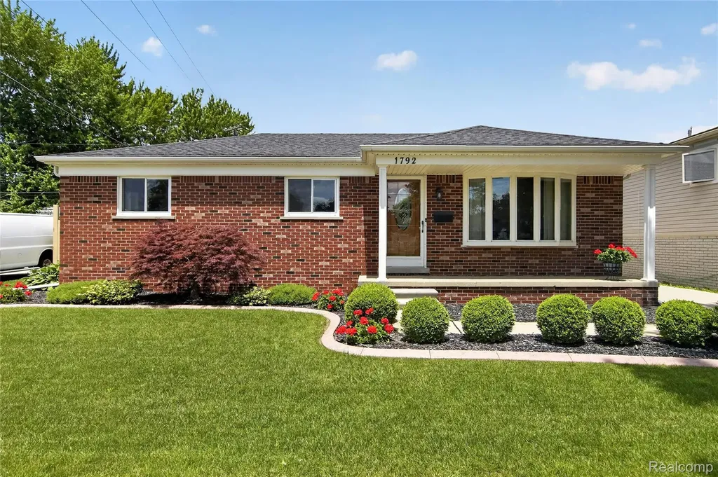 1792 Capitol Avenue Lincoln Park City MI 48146