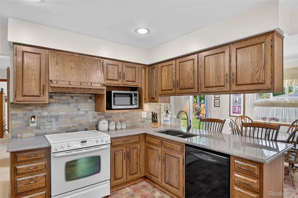 1792 Capitol Avenue Lincoln Park City MI 48146