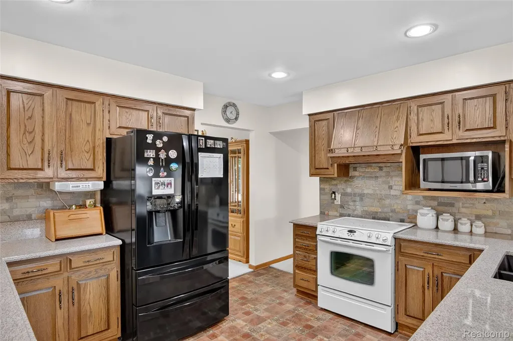 1792 Capitol Avenue Lincoln Park City MI 48146
