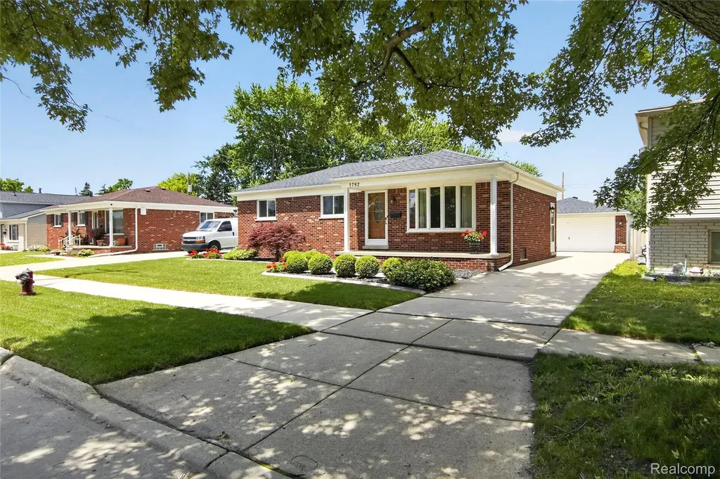 1792 Capitol Avenue Lincoln Park City MI 48146