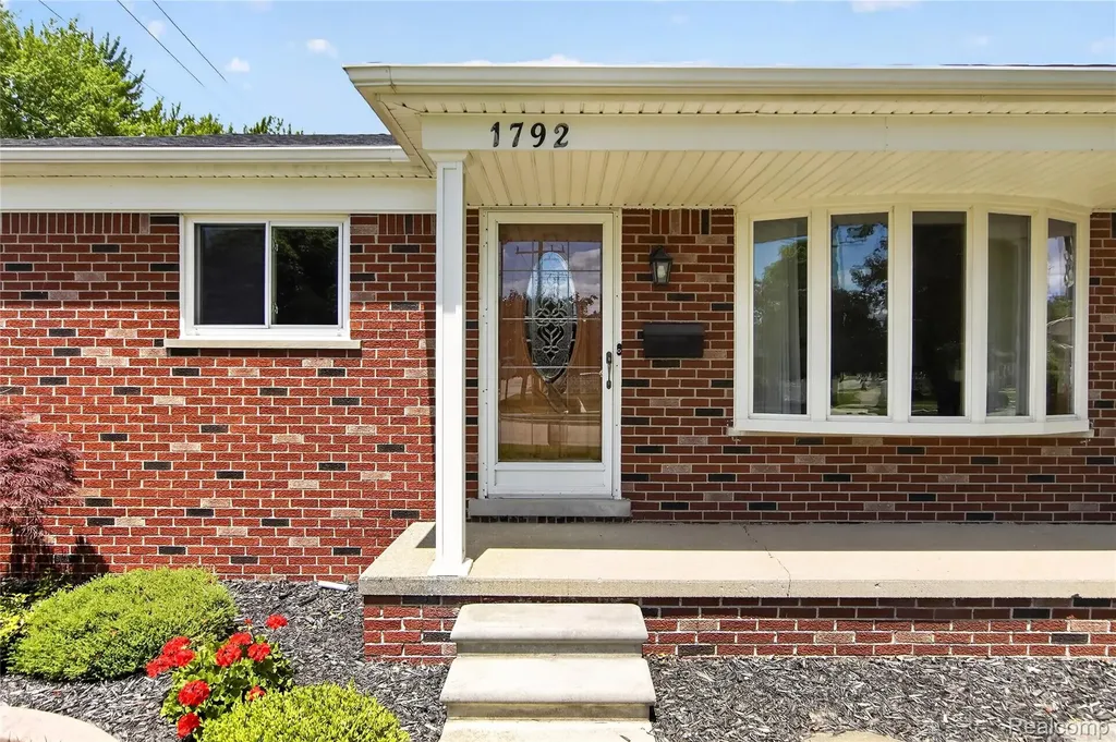 1792 Capitol Avenue Lincoln Park City MI 48146
