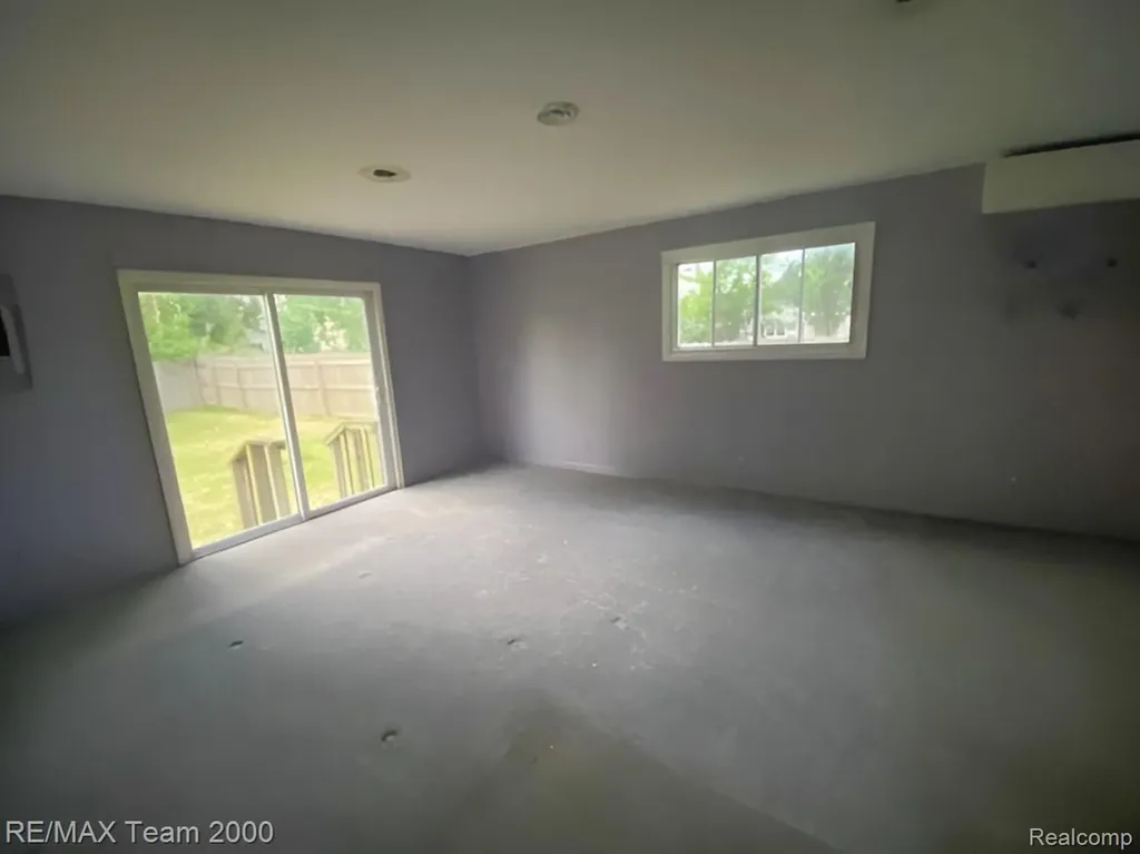 25270 Ford Street Roseville City MI 48066