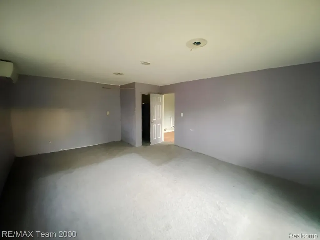 25270 Ford Street Roseville City MI 48066