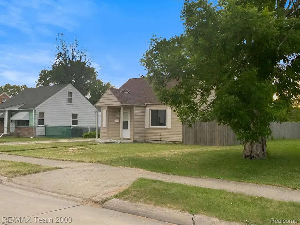 25270 Ford Street Roseville City MI 48066