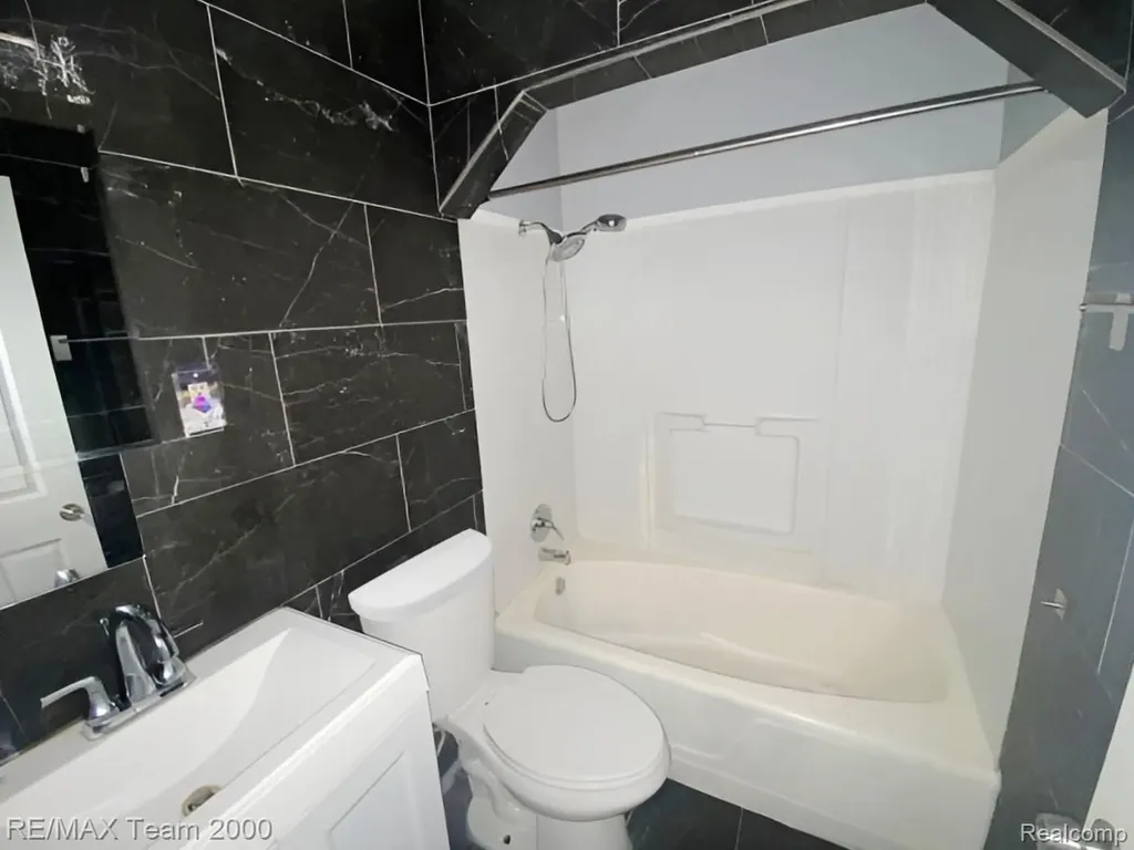 25270 Ford Street Roseville City MI 48066