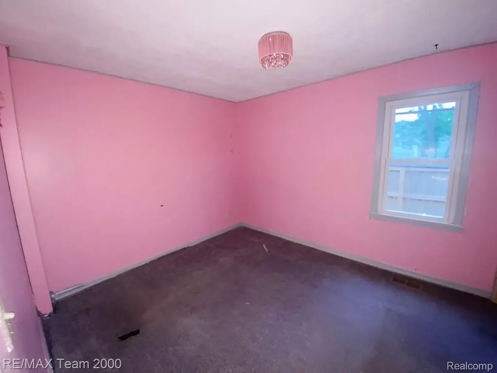 25270 Ford Street Roseville City MI 48066