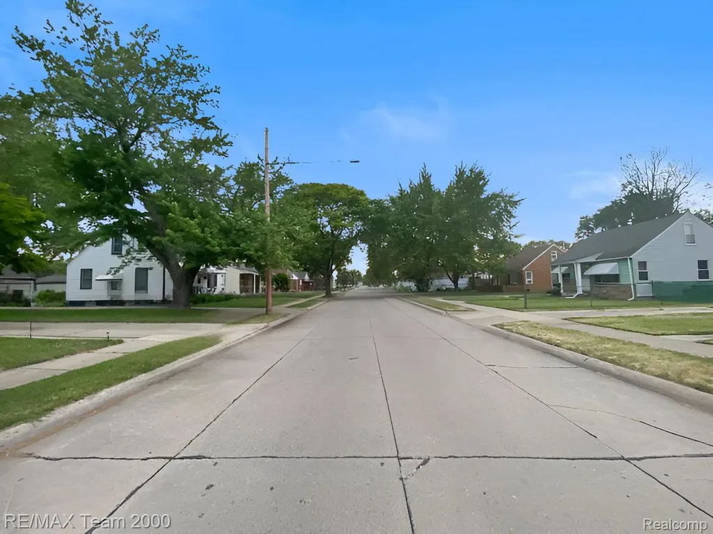 25270 Ford Street Roseville City MI 48066