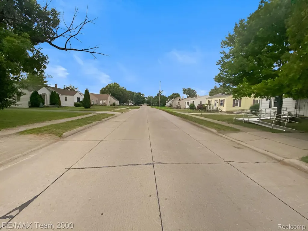 25270 Ford Street Roseville City MI 48066
