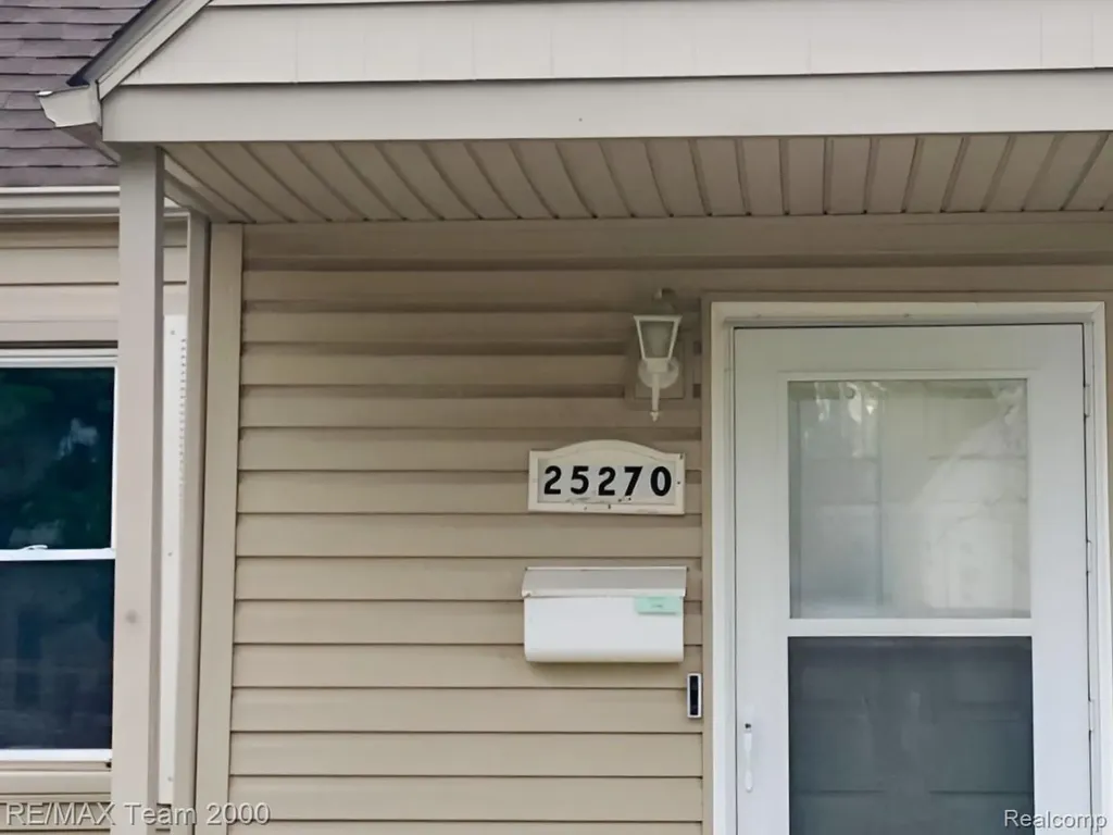 25270 Ford Street Roseville City MI 48066