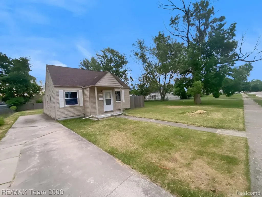 25270 Ford Street Roseville City MI 48066
