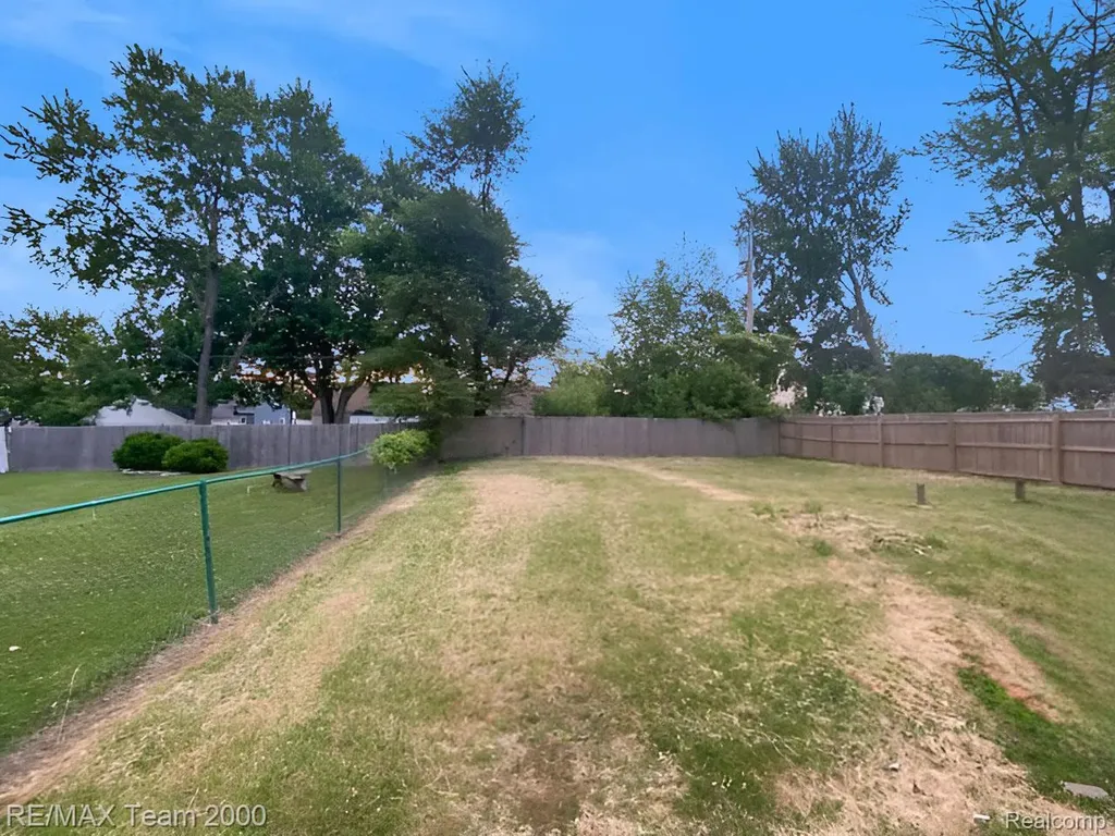 25270 Ford Street Roseville City MI 48066