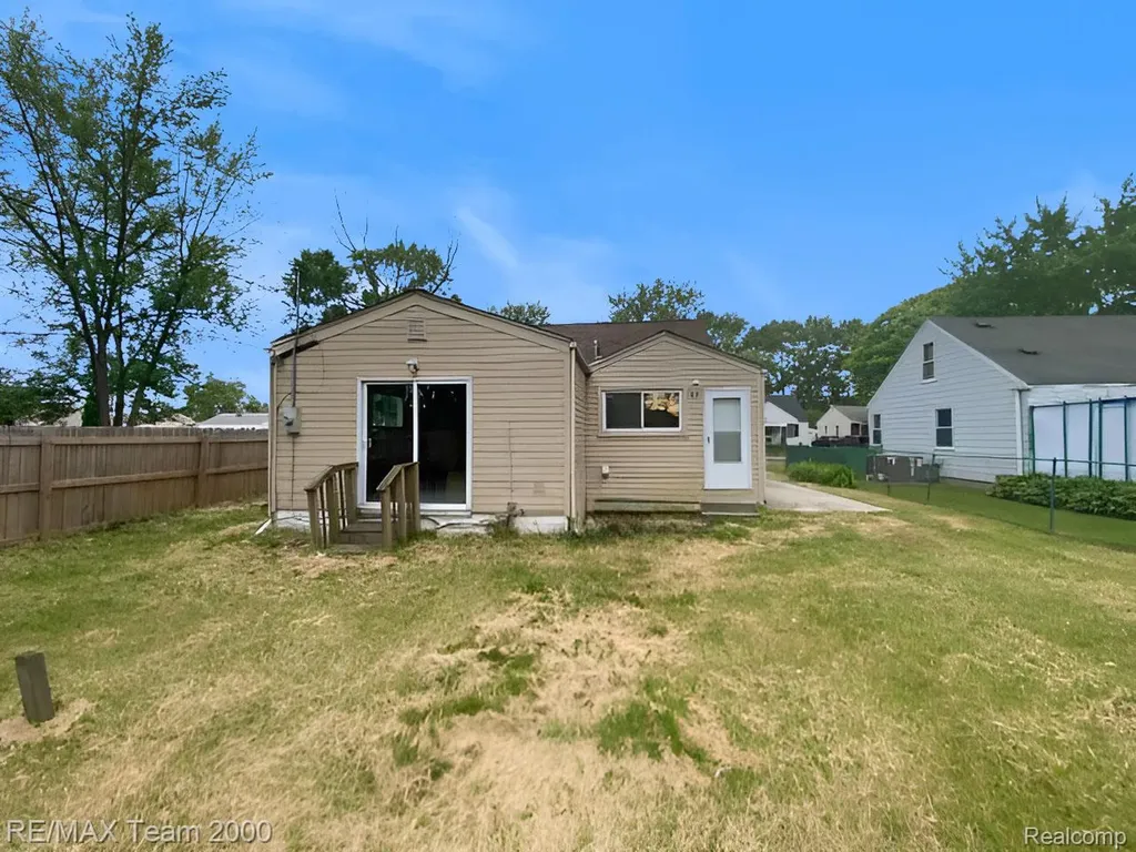 25270 Ford Street Roseville City MI 48066