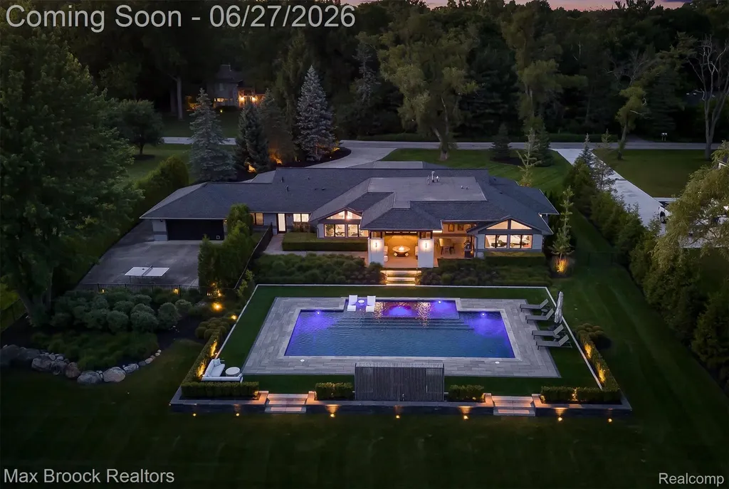 7400 Parkstone Lane Bloomfield Charter Township MI 48301