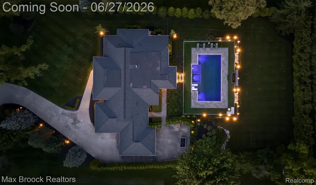 7400 Parkstone Lane Bloomfield Charter Township MI 48301