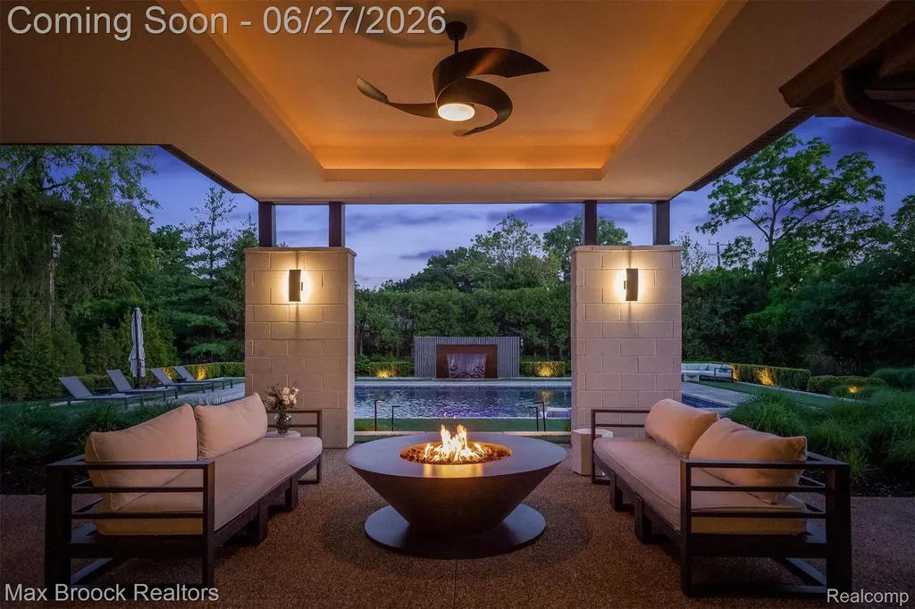 7400 Parkstone Lane Bloomfield Charter Township MI 48301