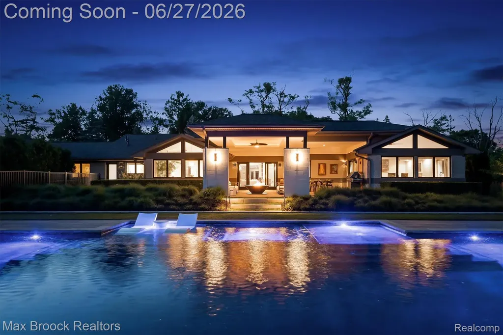 7400 Parkstone Lane Bloomfield Charter Township MI 48301