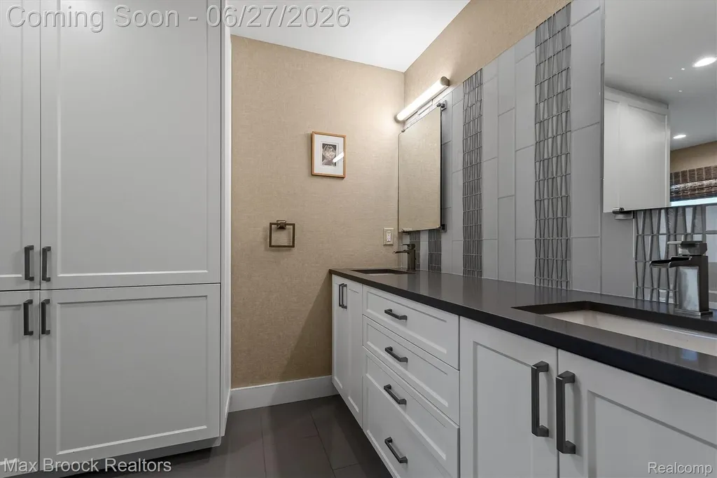 7400 Parkstone Lane Bloomfield Charter Township MI 48301