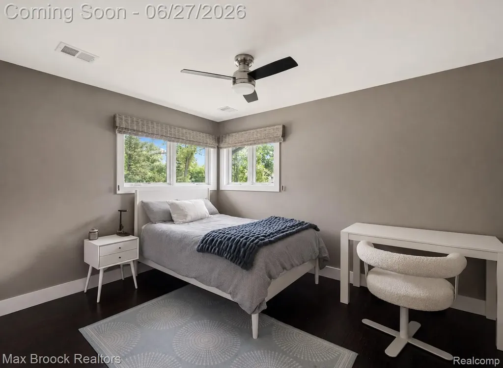 7400 Parkstone Lane Bloomfield Charter Township MI 48301