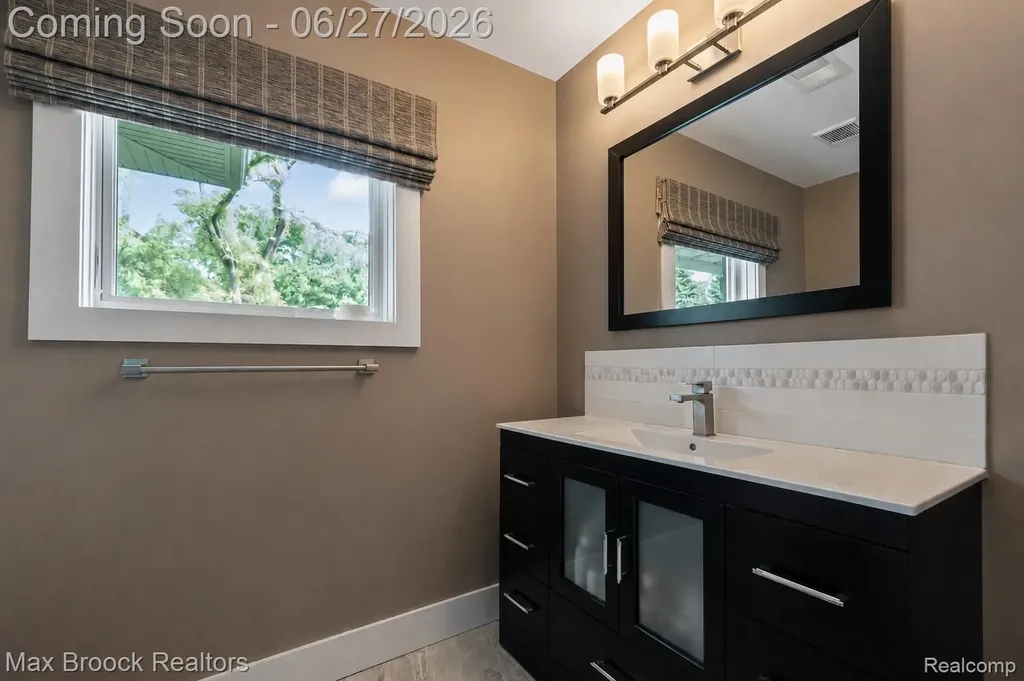 7400 Parkstone Lane Bloomfield Charter Township MI 48301