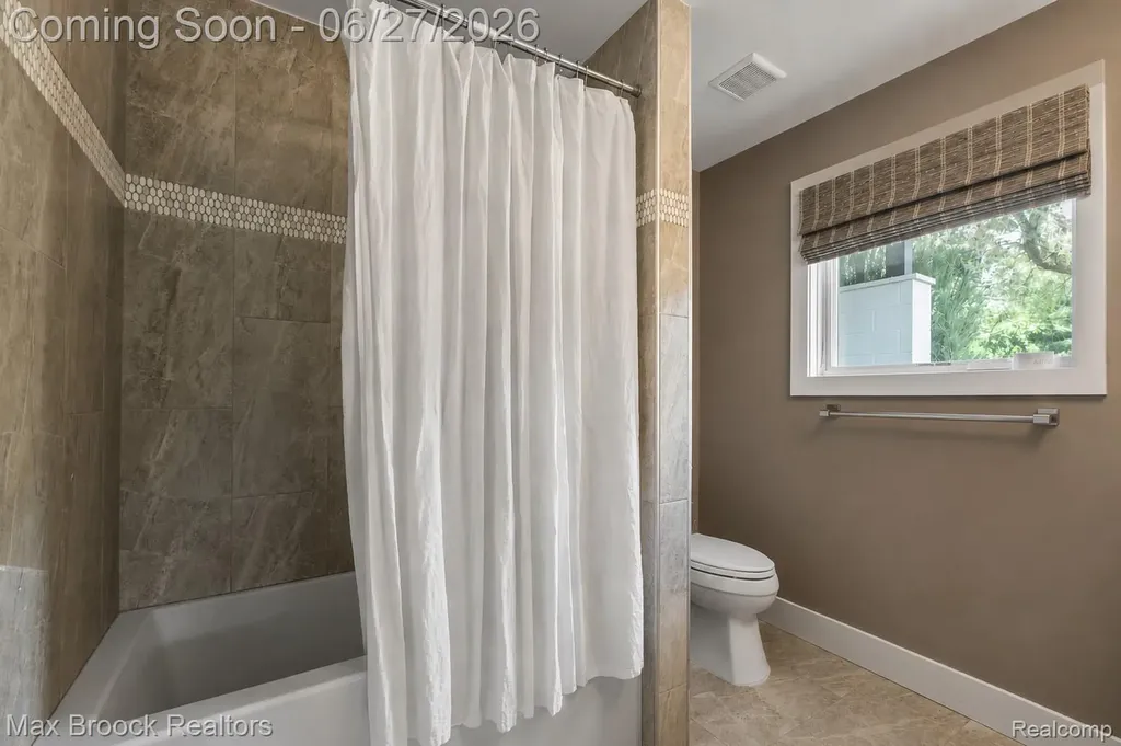 7400 Parkstone Lane Bloomfield Charter Township MI 48301