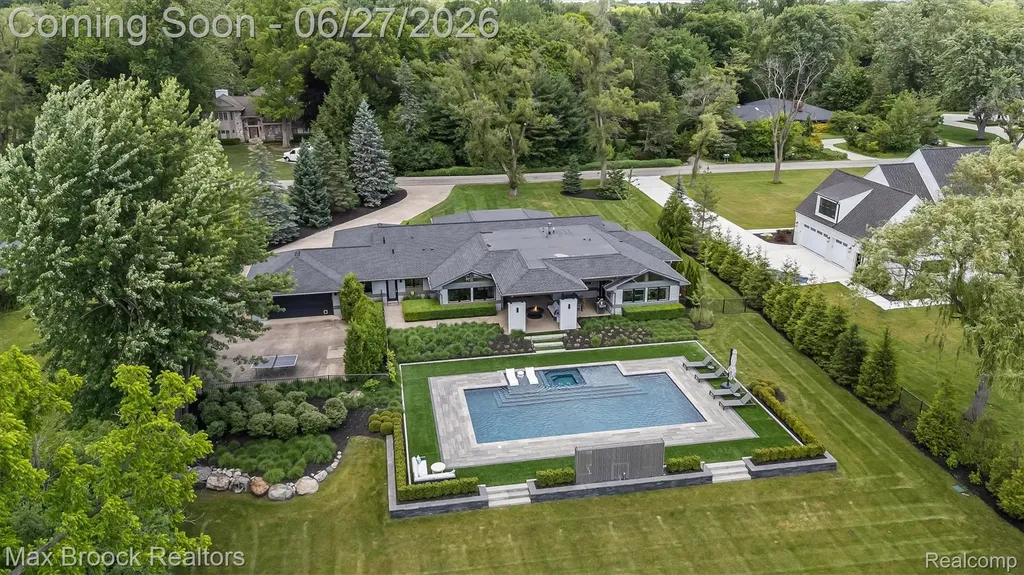 7400 Parkstone Lane Bloomfield Charter Township MI 48301