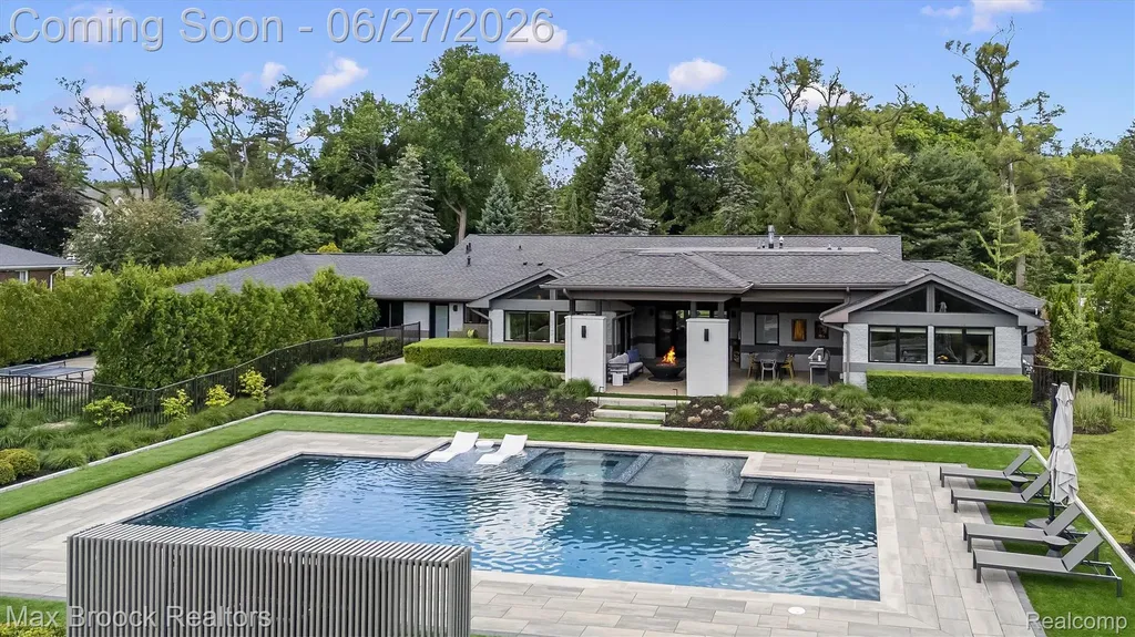 7400 Parkstone Lane Bloomfield Charter Township MI 48301