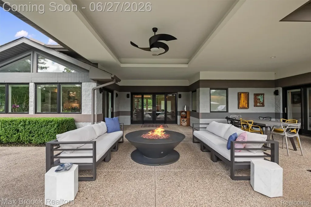 7400 Parkstone Lane Bloomfield Charter Township MI 48301