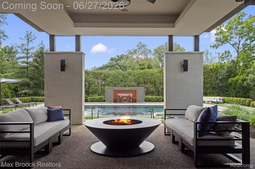 7400 Parkstone Lane Bloomfield Charter Township MI 48301