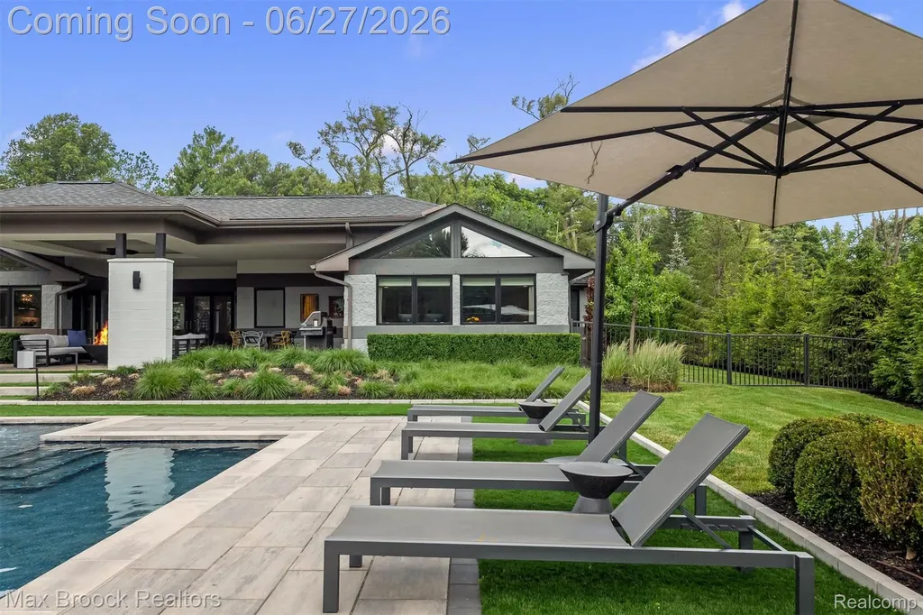 7400 Parkstone Lane Bloomfield Charter Township MI 48301