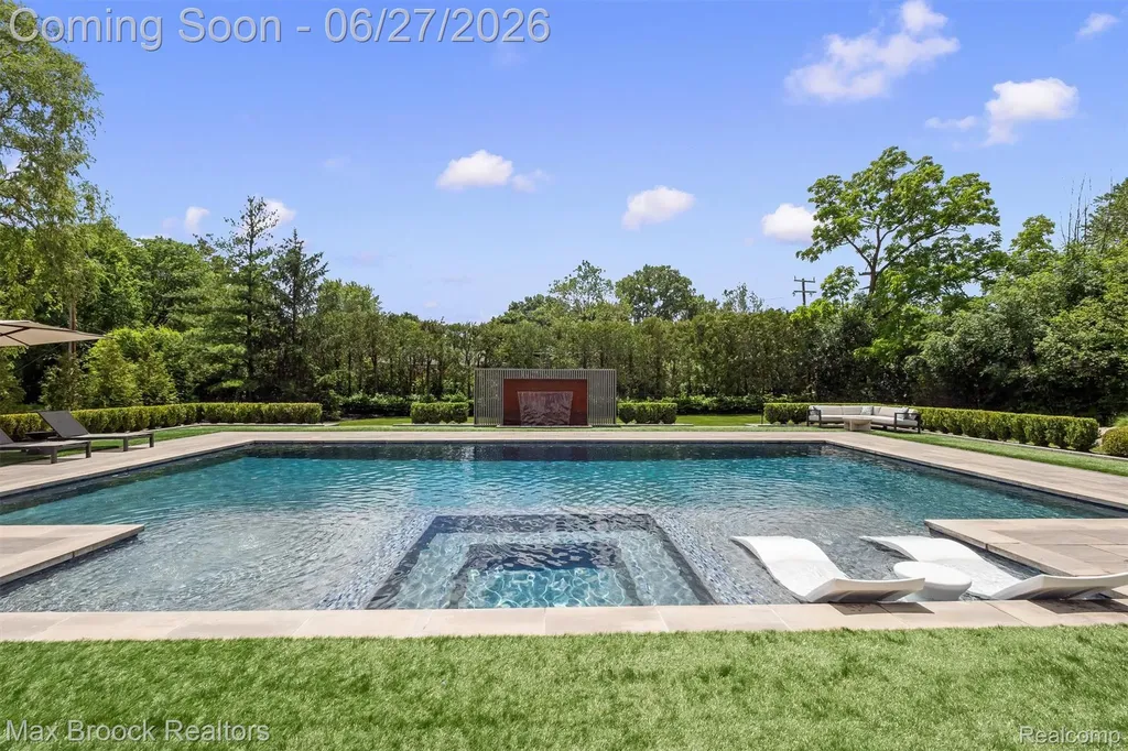 7400 Parkstone Lane Bloomfield Charter Township MI 48301