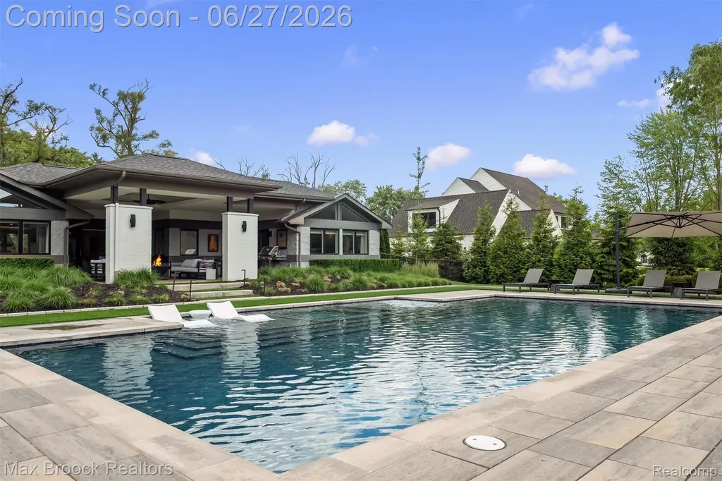 7400 Parkstone Lane Bloomfield Charter Township MI 48301