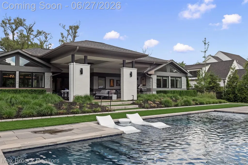 7400 Parkstone Lane Bloomfield Charter Township MI 48301