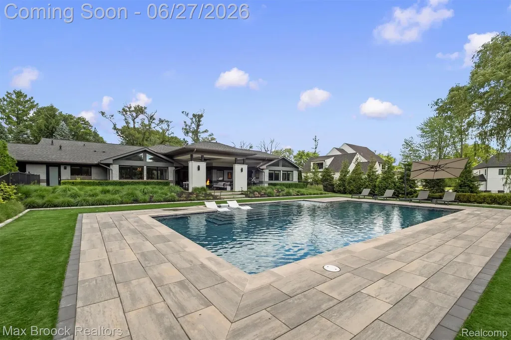 7400 Parkstone Lane Bloomfield Charter Township MI 48301