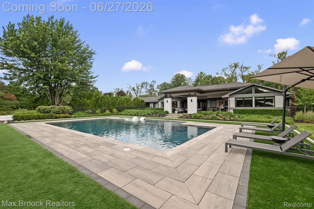 7400 Parkstone Lane Bloomfield Charter Township MI 48301