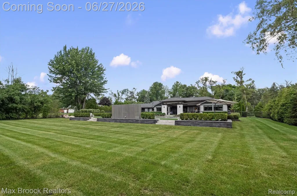 7400 Parkstone Lane Bloomfield Charter Township MI 48301